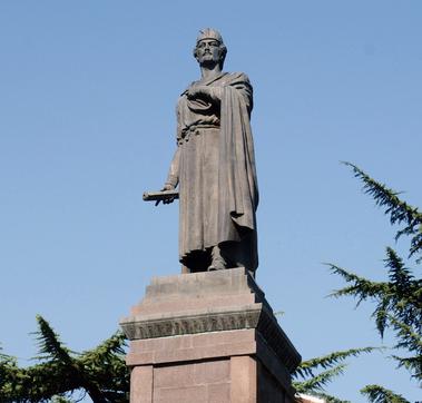 Chota Roustavéli Shota Rustaveli XII ème siècle statue Chevalier à la peau de tigre