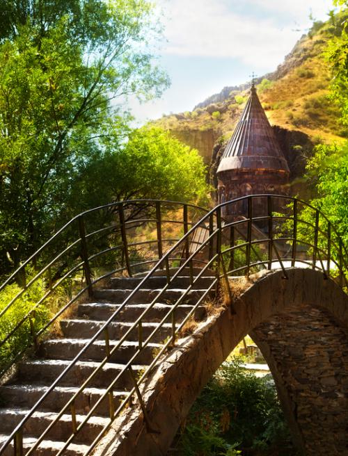 Gueghard Guèghard Gherart Ayrivank  Monastère UNESCO Kotayk Vallée de l'Azat Arménie