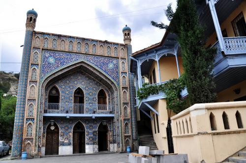 Abanotoubani : quartier des bains de soufre de Tbilissi (Géorgie) mosquée