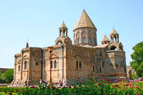 Eglise apostolique arménienne Sainte Église universelle apostolique orthodoxe arménienne Église arménienne orthodoxe Église grégorienne arménienne Église d'Arménie autocéphale